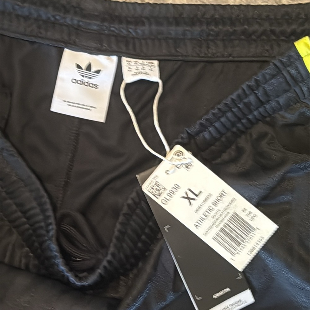Men’s Adidas Originals Shorts - Picture 7 of 9